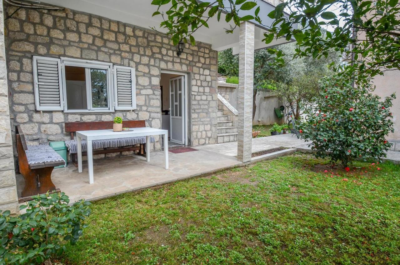 Modern Seaside Escape - Stunning Sea View - Private & Stylish Apartamento Kotor Exterior foto