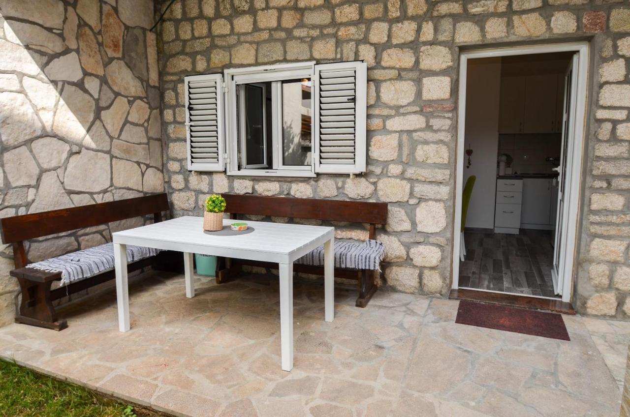 Modern Seaside Escape - Stunning Sea View - Private & Stylish Apartamento Kotor Exterior foto