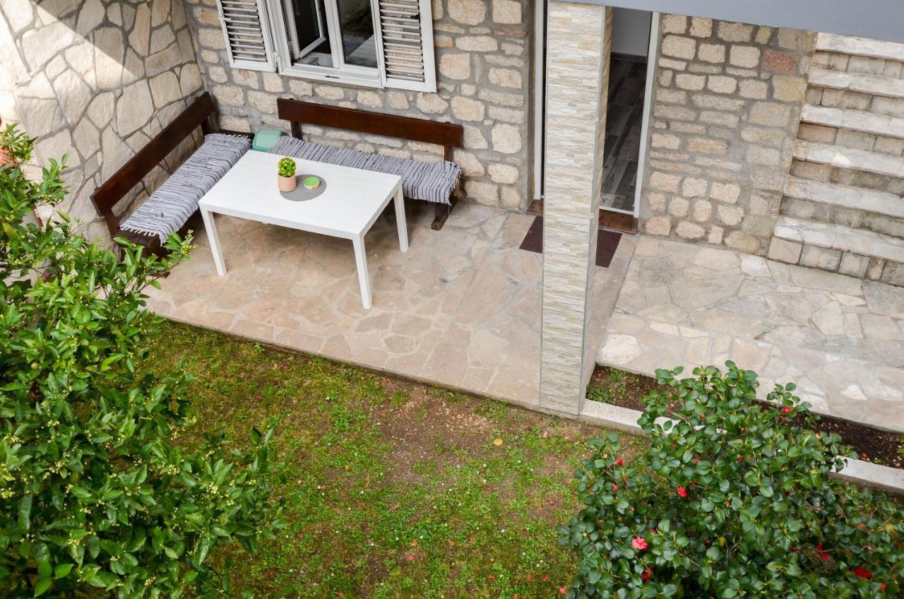 Modern Seaside Escape - Stunning Sea View - Private & Stylish Apartamento Kotor Exterior foto