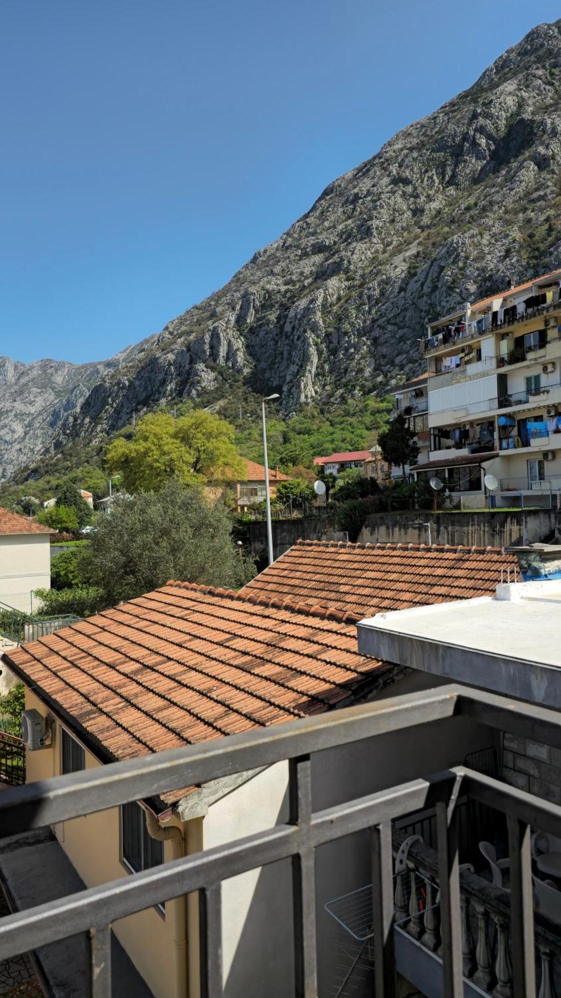 Modern Seaside Escape - Stunning Sea View - Private & Stylish Apartamento Kotor Exterior foto