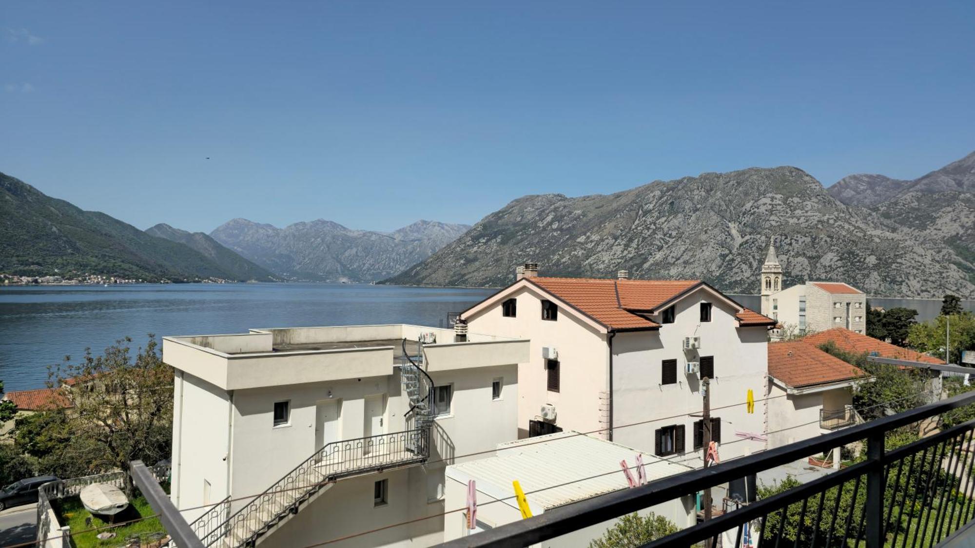 Modern Seaside Escape - Stunning Sea View - Private & Stylish Apartamento Kotor Exterior foto