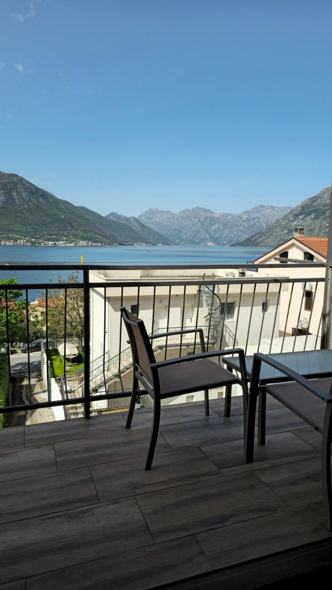 Modern Seaside Escape - Stunning Sea View - Private & Stylish Apartamento Kotor Exterior foto