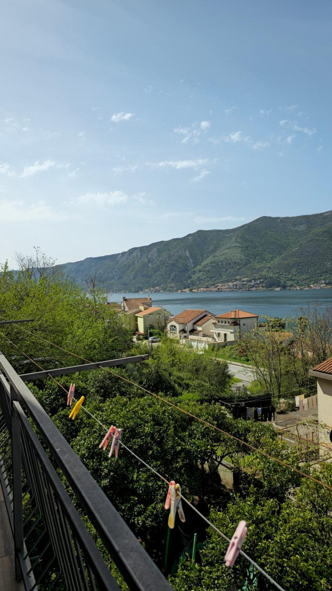 Modern Seaside Escape - Stunning Sea View - Private & Stylish Apartamento Kotor Exterior foto
