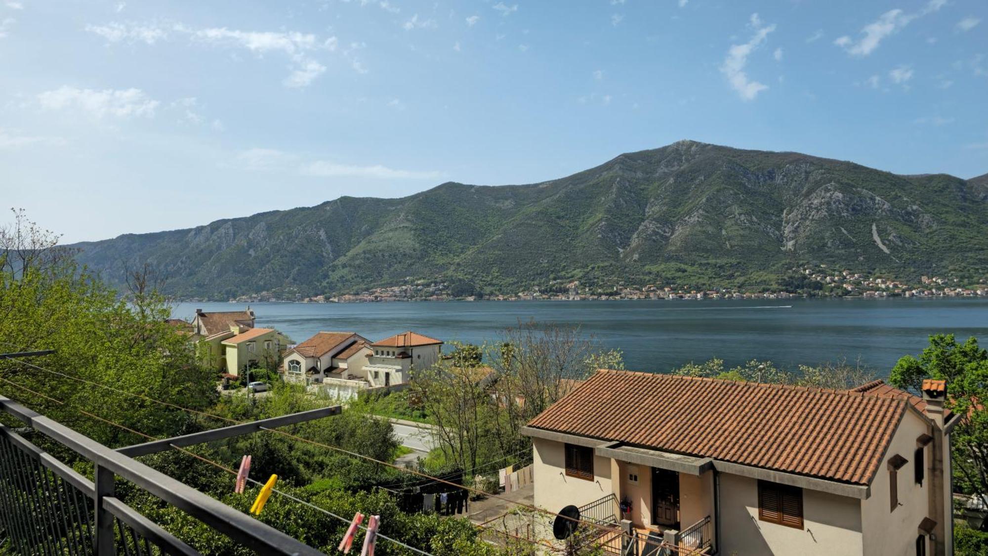 Modern Seaside Escape - Stunning Sea View - Private & Stylish Apartamento Kotor Exterior foto