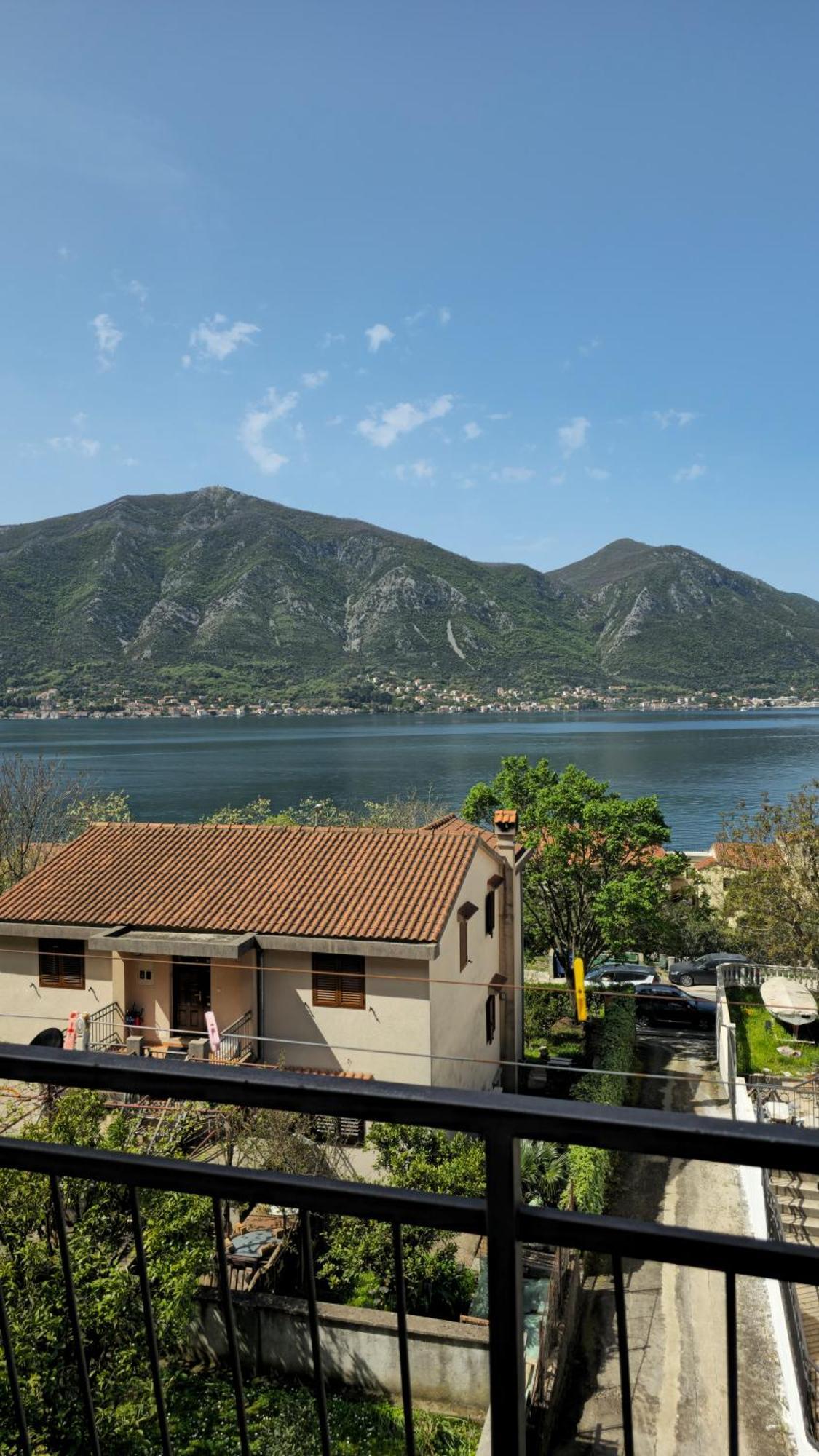 Modern Seaside Escape - Stunning Sea View - Private & Stylish Apartamento Kotor Exterior foto