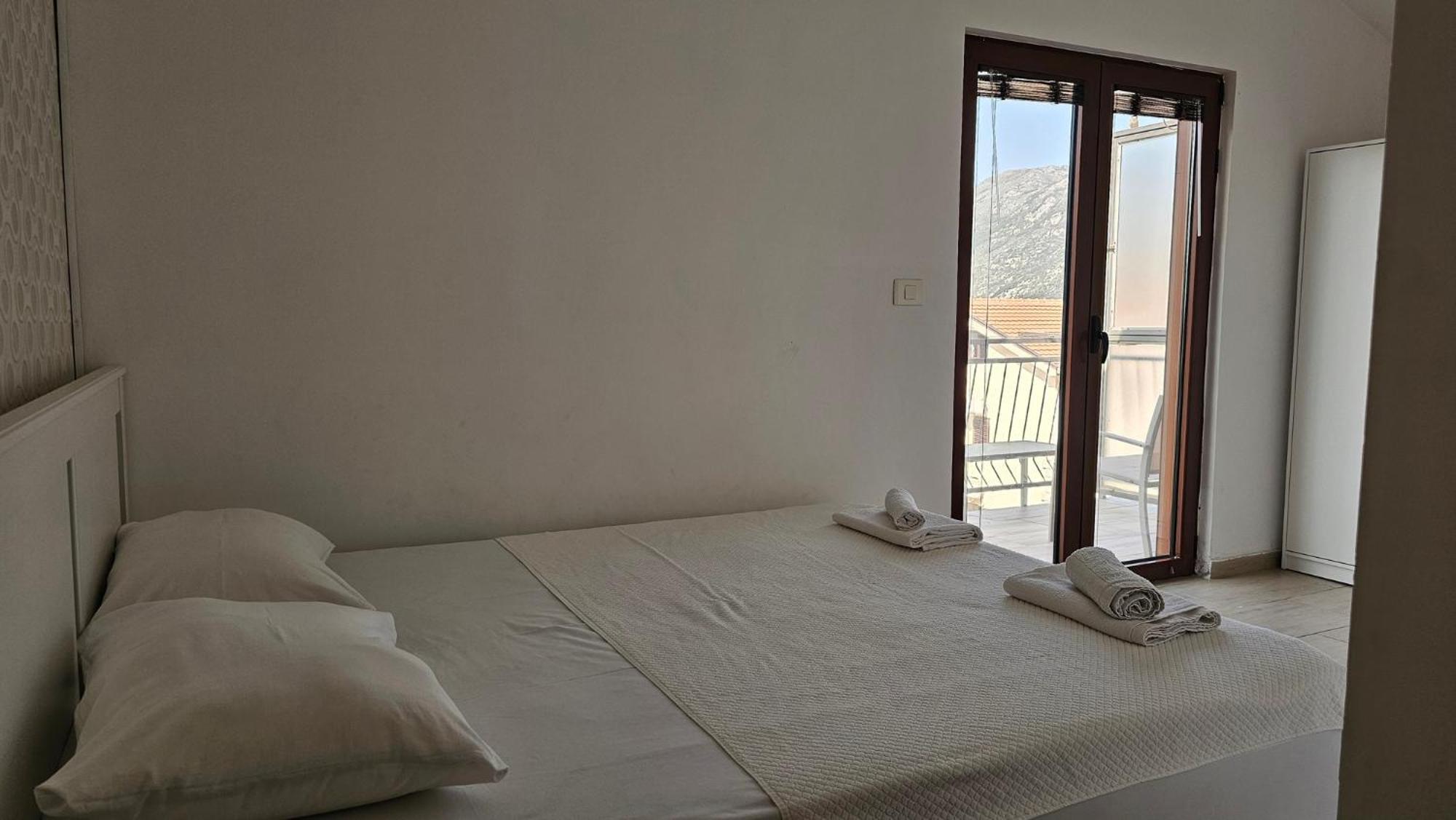 Modern Seaside Escape - Stunning Sea View - Private & Stylish Apartamento Kotor Exterior foto