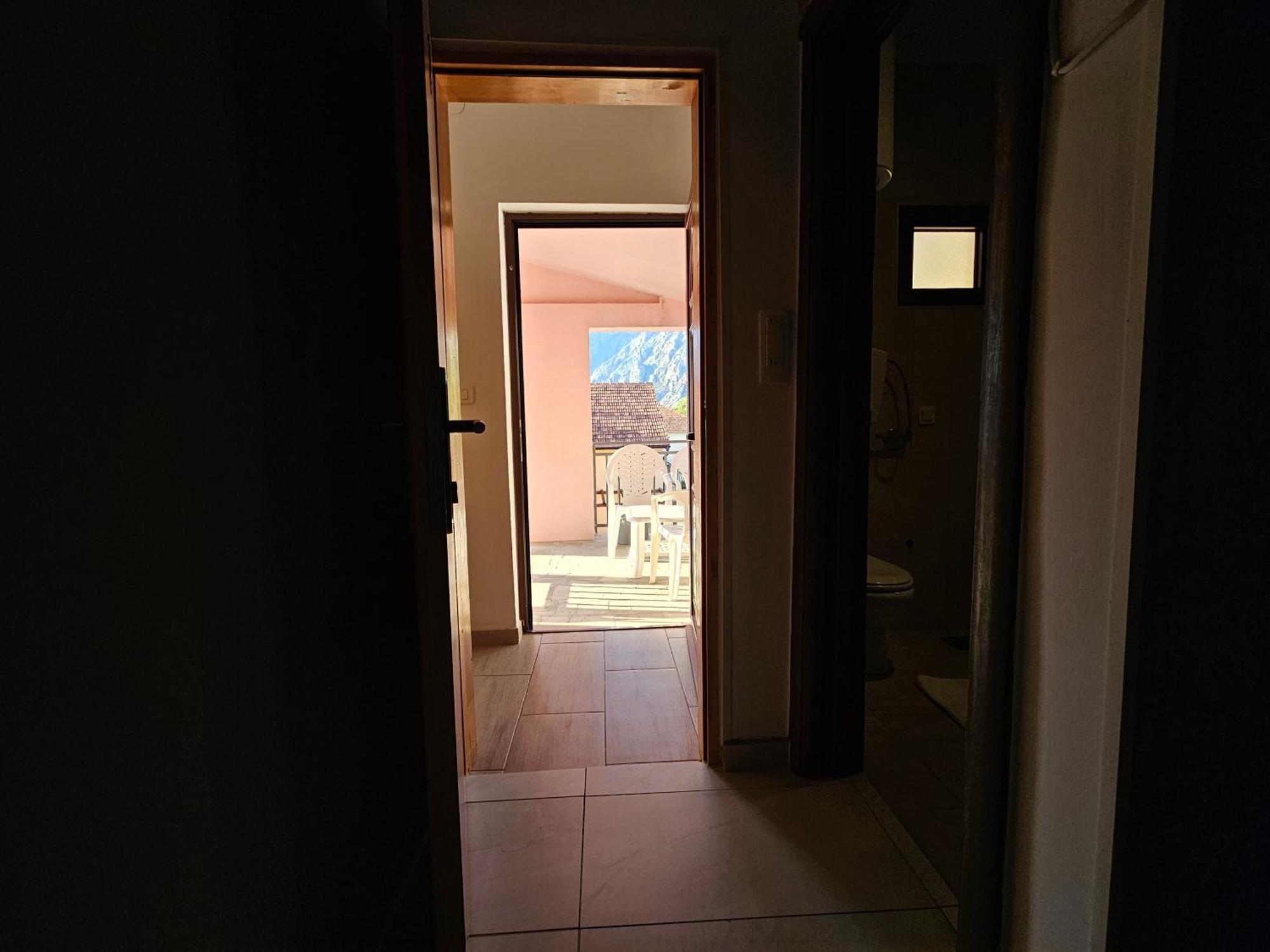 Modern Seaside Escape - Stunning Sea View - Private & Stylish Apartamento Kotor Exterior foto