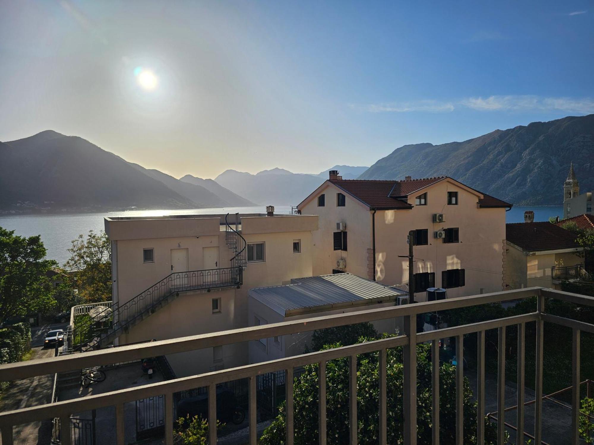 Modern Seaside Escape - Stunning Sea View - Private & Stylish Apartamento Kotor Exterior foto