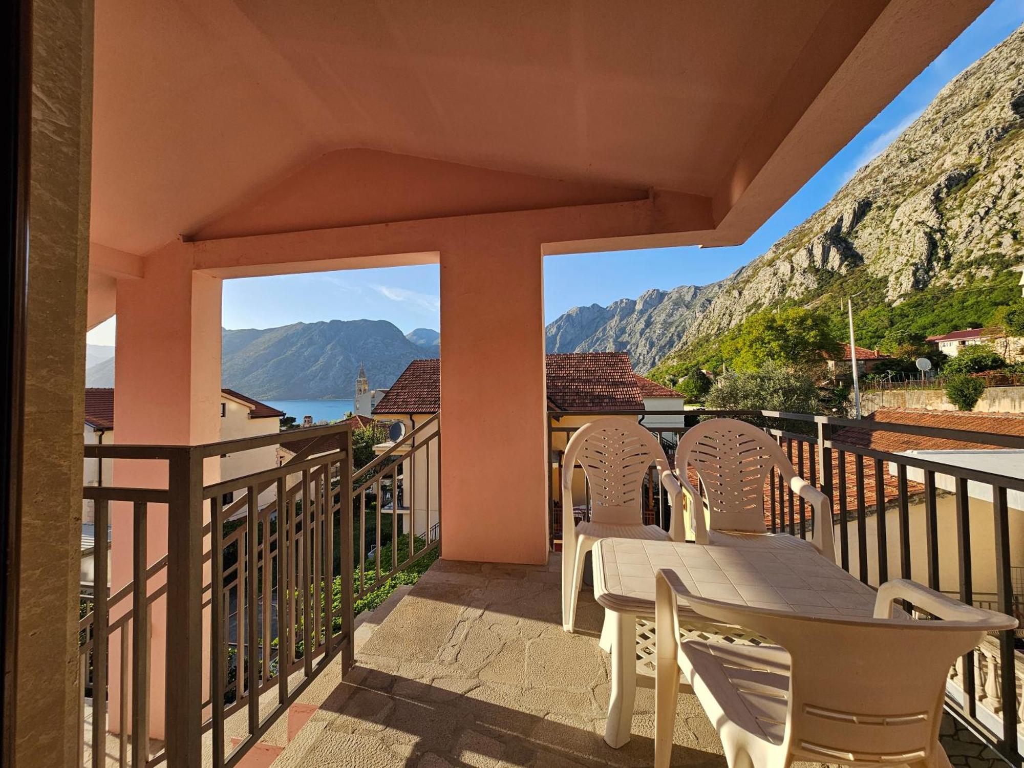 Modern Seaside Escape - Stunning Sea View - Private & Stylish Apartamento Kotor Exterior foto