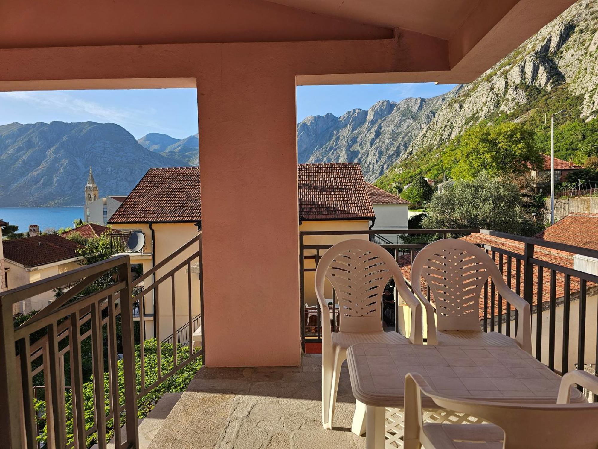 Modern Seaside Escape - Stunning Sea View - Private & Stylish Apartamento Kotor Exterior foto