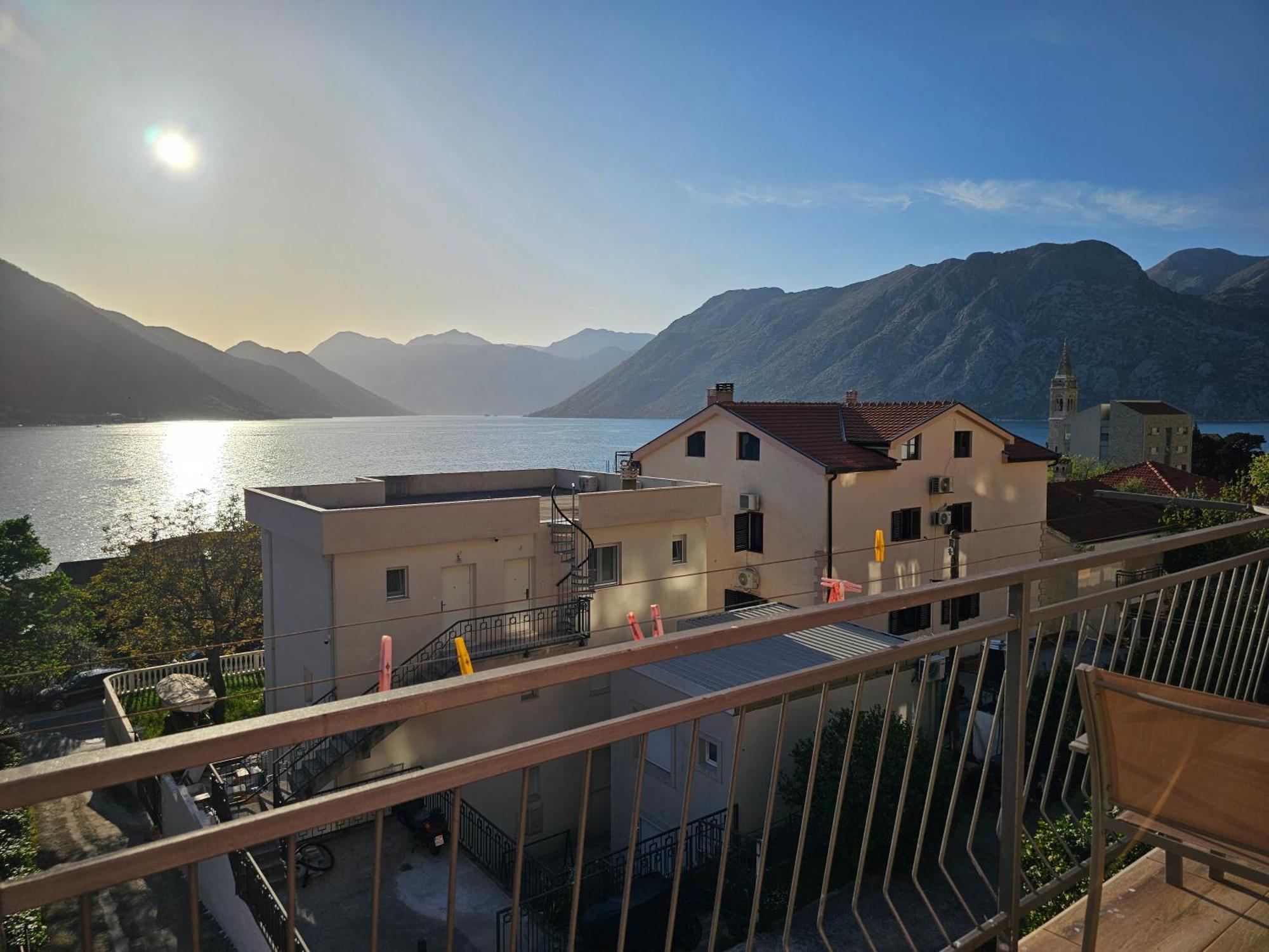 Modern Seaside Escape - Stunning Sea View - Private & Stylish Apartamento Kotor Exterior foto