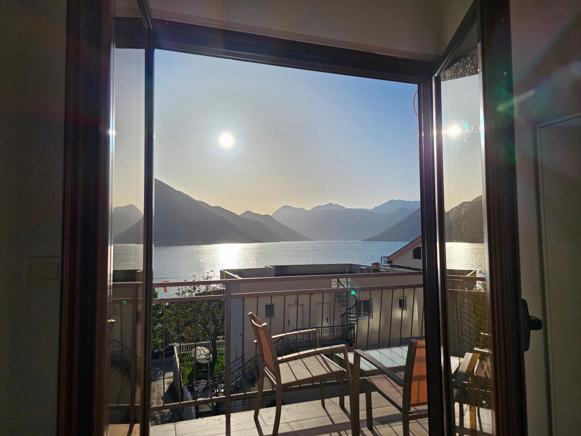 Modern Seaside Escape - Stunning Sea View - Private & Stylish Apartamento Kotor Exterior foto