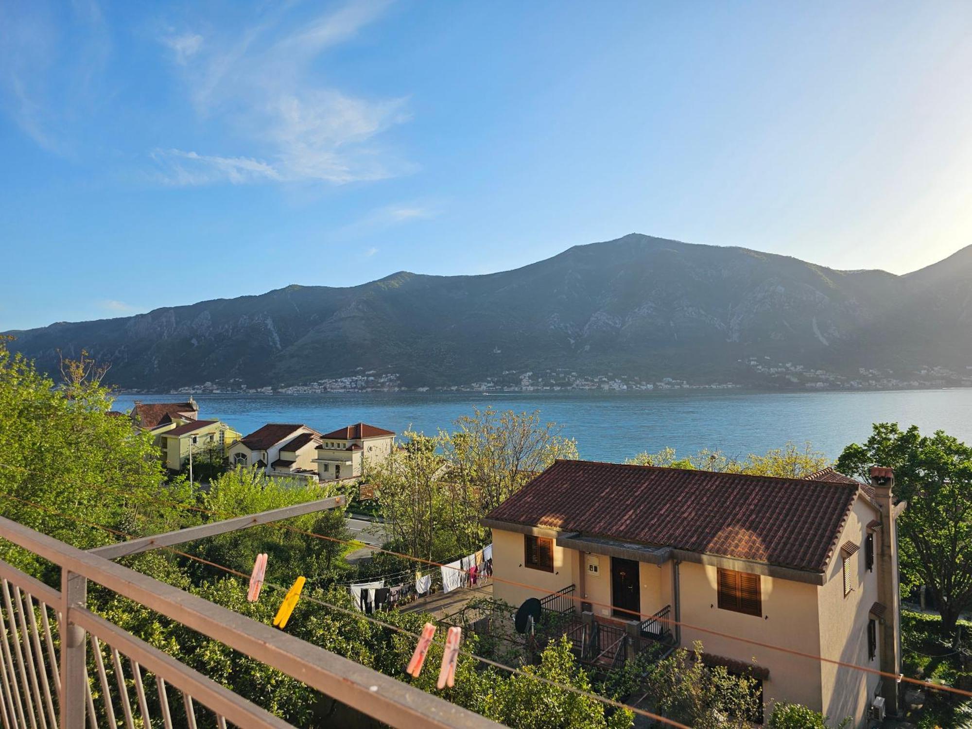 Modern Seaside Escape - Stunning Sea View - Private & Stylish Apartamento Kotor Exterior foto