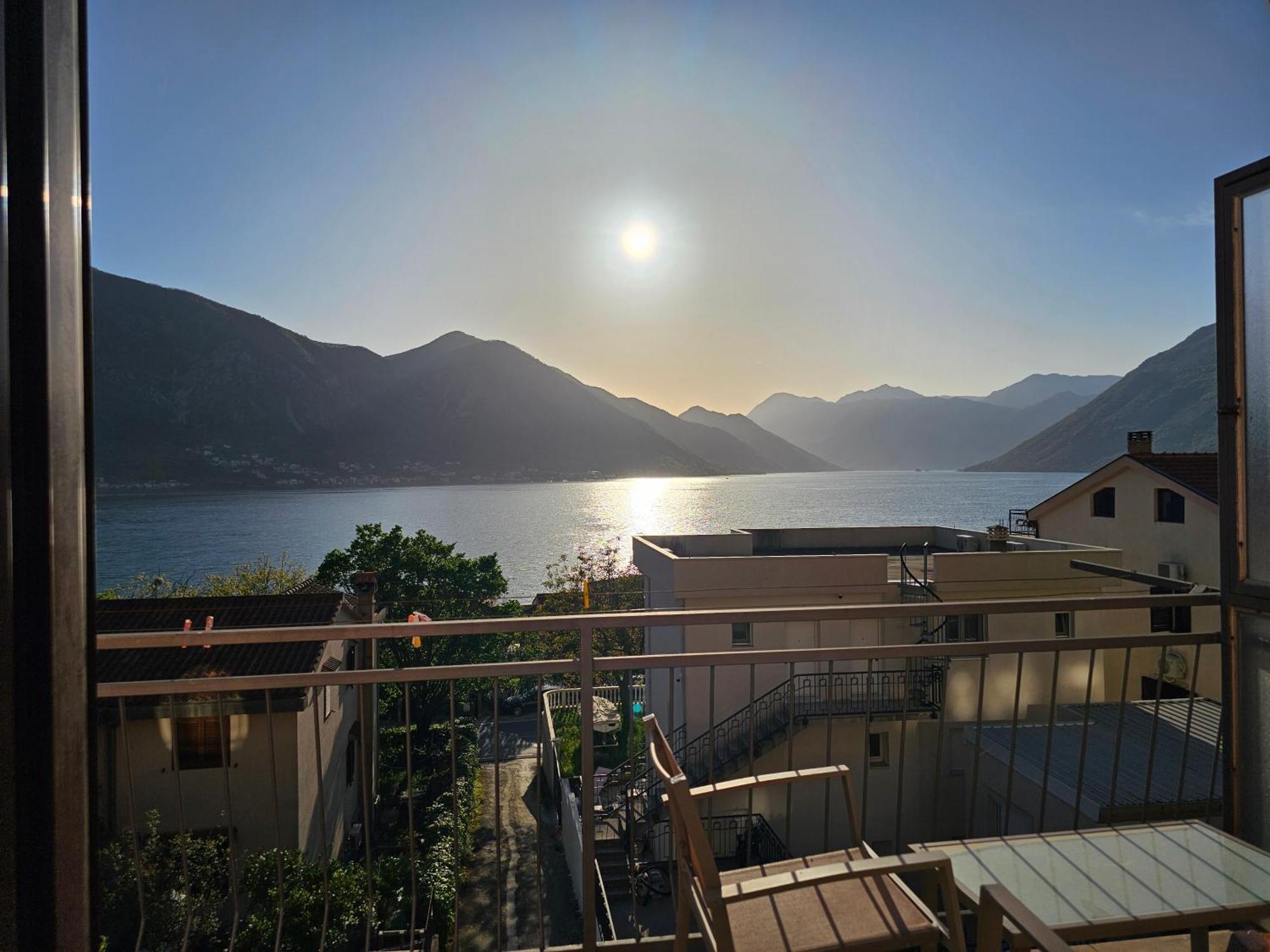 Modern Seaside Escape - Stunning Sea View - Private & Stylish Apartamento Kotor Exterior foto