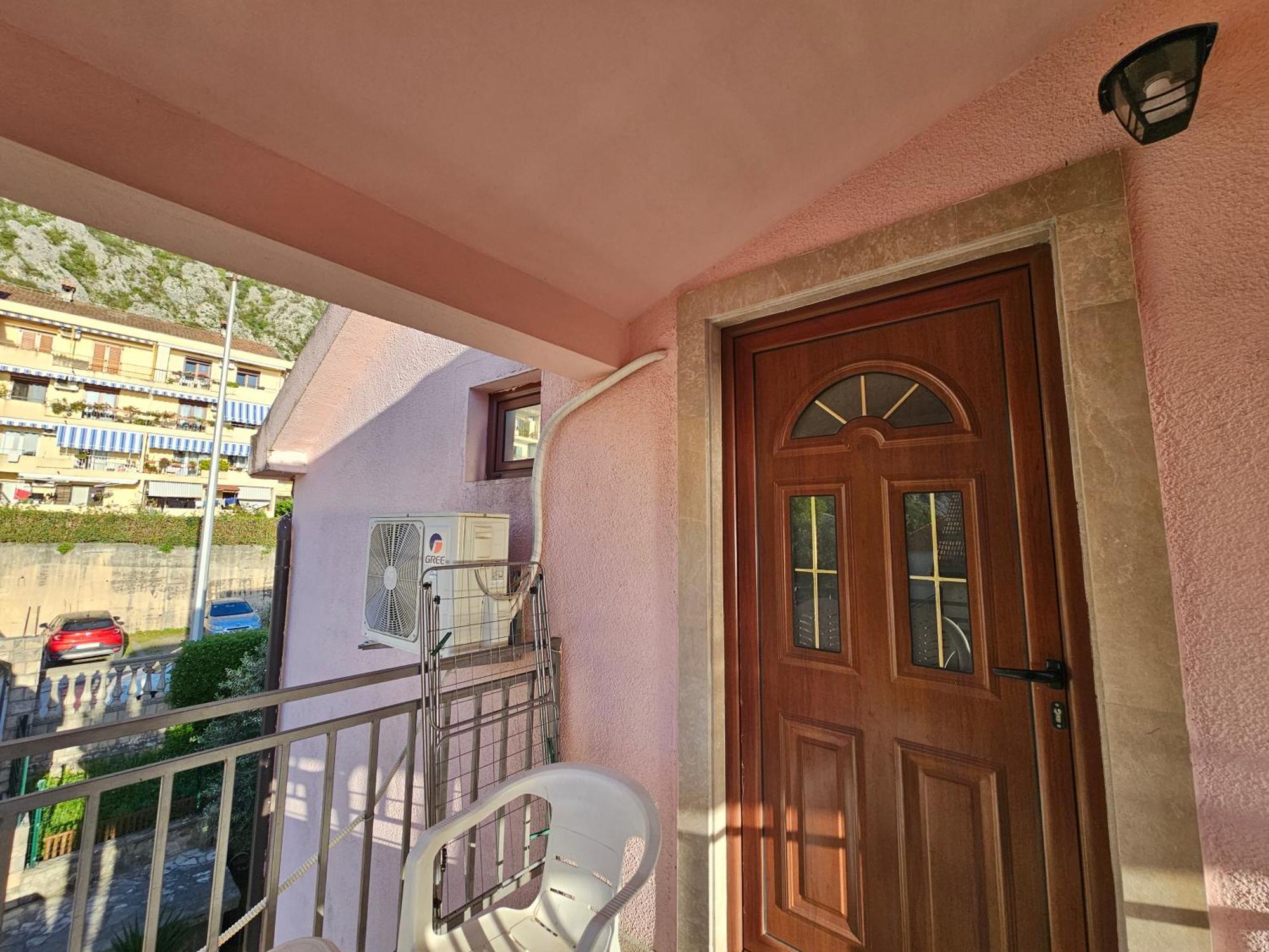 Modern Seaside Escape - Stunning Sea View - Private & Stylish Apartamento Kotor Exterior foto