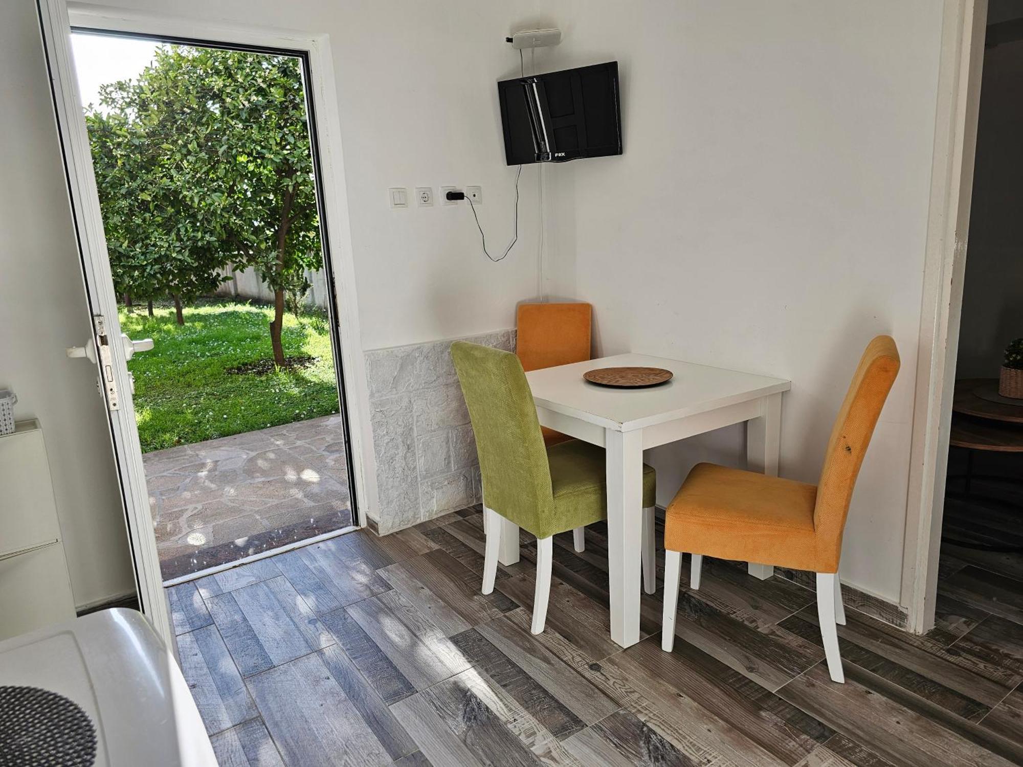 Modern Seaside Escape - Stunning Sea View - Private & Stylish Apartamento Kotor Exterior foto