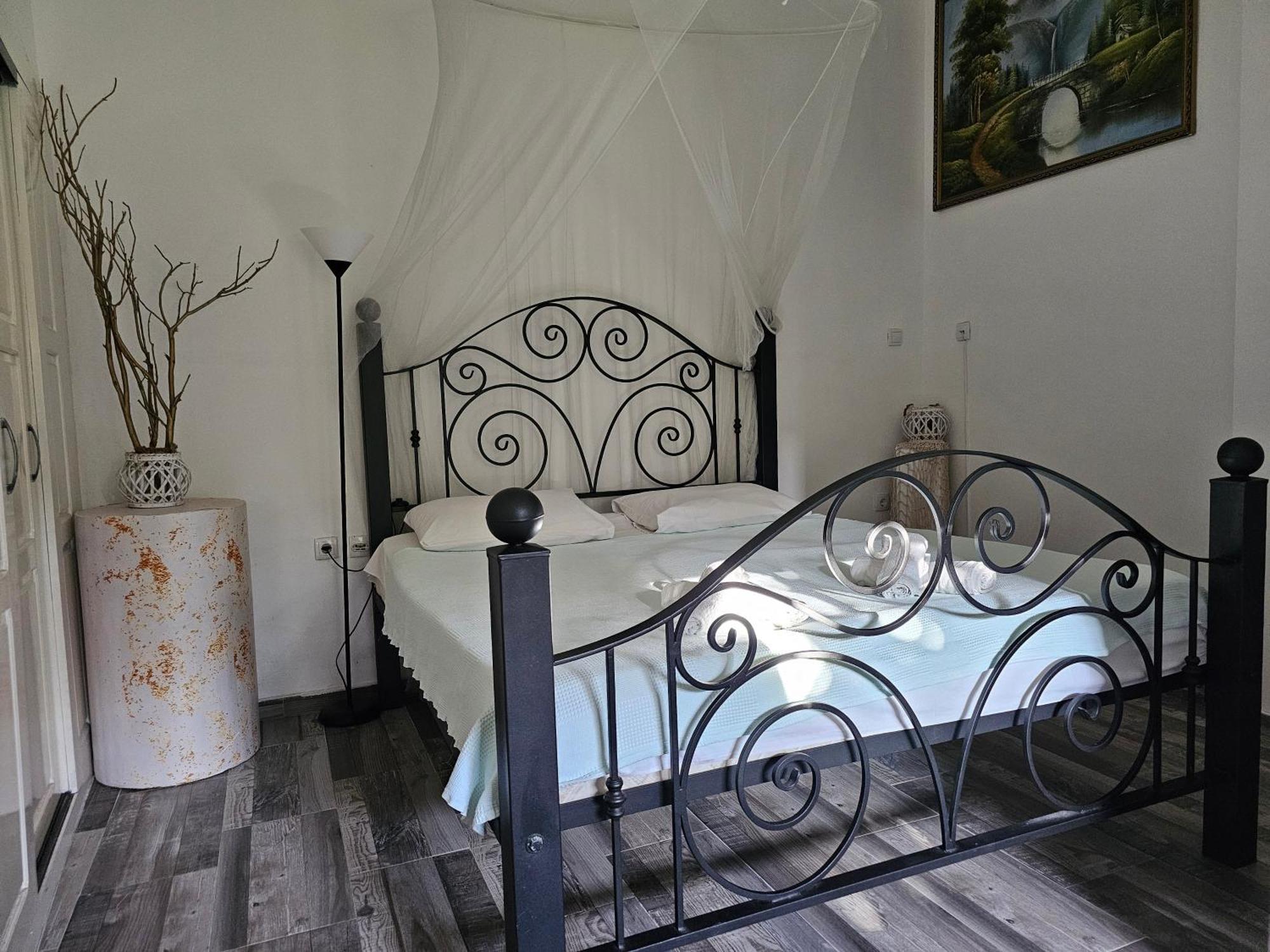 Modern Seaside Escape - Stunning Sea View - Private & Stylish Apartamento Kotor Exterior foto